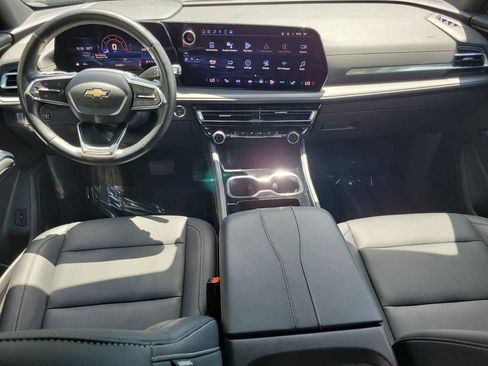 Used 2025 Chevrolet Traverse LT FWD image 19