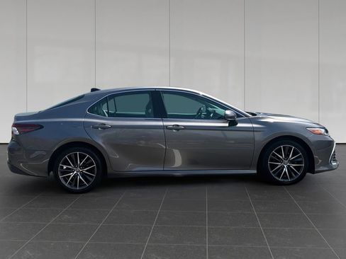 Used 2021 Toyota Camry XLE AWD/4WD image 6