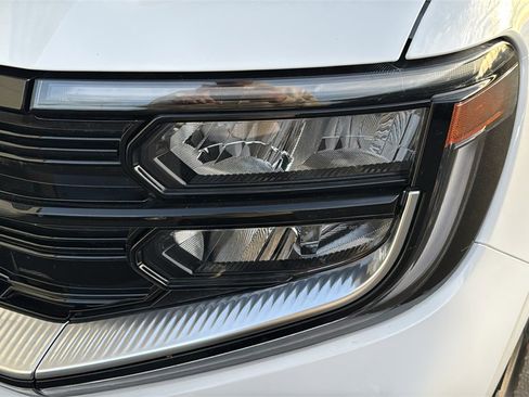 Certified 2025 Ford Expedition Max Platinum image 6