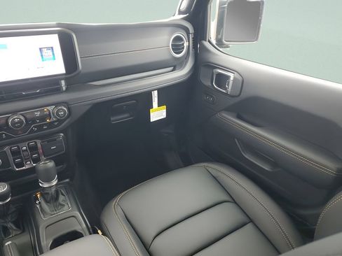 New 2025 Jeep Wrangler Unlimited Sahara AWD/4WD image 11