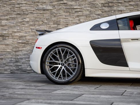 Used 2018 Audi R8 V10 plus image 15