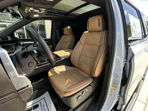 Certified 2026 Cadillac Escalade Luxury w/ Touring Package AWD/4WD image 19