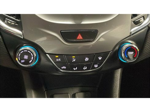 Used 2018 Chevrolet Cruze LT image 13