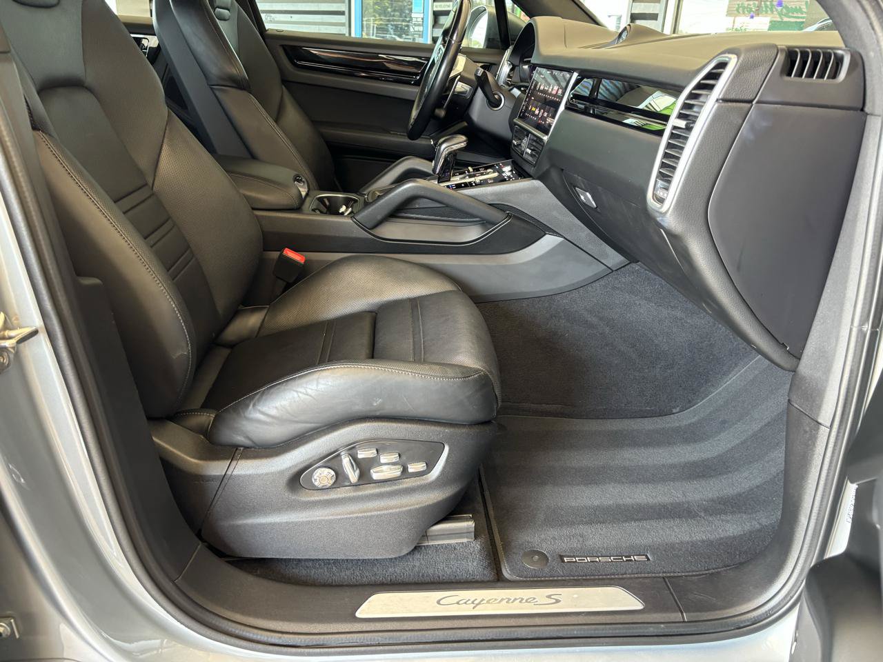 Used 2021 Porsche Cayenne S AWD/4WD image 24