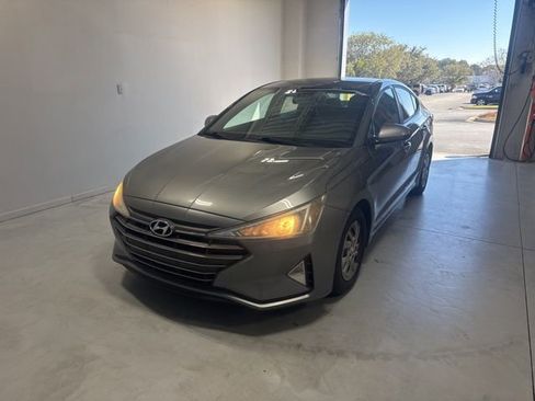 Used 2019 Hyundai Elantra SE image 19