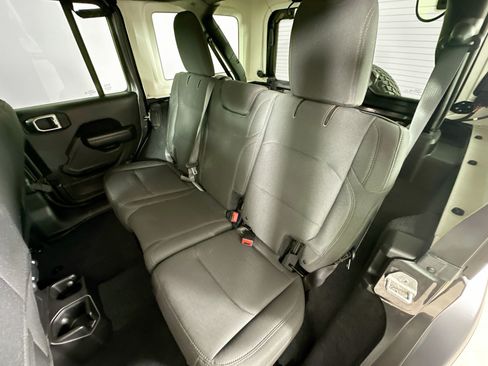 Used 2019 Jeep Wrangler Unlimited Sport S AWD/4WD image 33