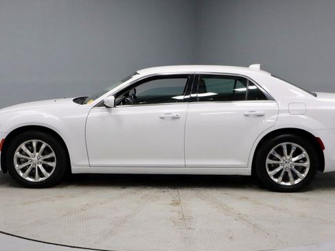 Used 2022 Chrysler 300 Touring image 7