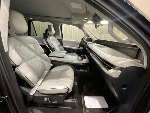 Used 2025 Lincoln Navigator L Black Label w/ Black Label Special Edition AWD/4WD image 14