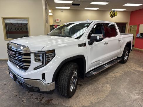 Used 2023 GMC Sierra 1500 SLT w/ SLT Premium Package image 3