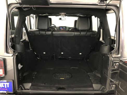 Used 2017 Jeep Wrangler Unlimited Sahara image 9