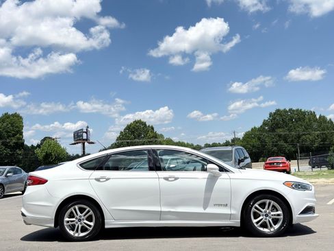 Used 2018 Ford Fusion SE w/ Equipment Group 602A FWD image 6
