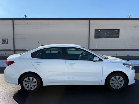 Used 2020 Kia Rio S image 2