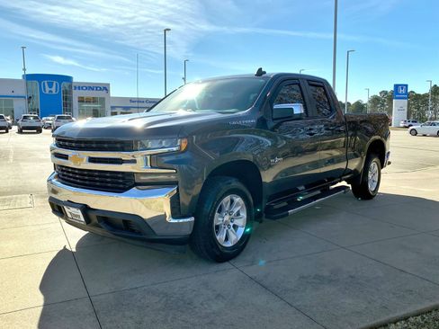 Used 2020 Chevrolet Silverado 1500 LT w/ Texas Edition image 3