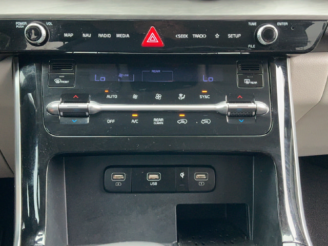 Used 2024 Kia Carnival EX FWD image 25