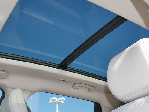 Used 2024 Lincoln Nautilus Reserve w/ Equipment Group 203A image 7