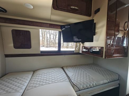 Used 2020 Mercedes-Benz Sprinter 3500 w/ Windows All Around Package image 42