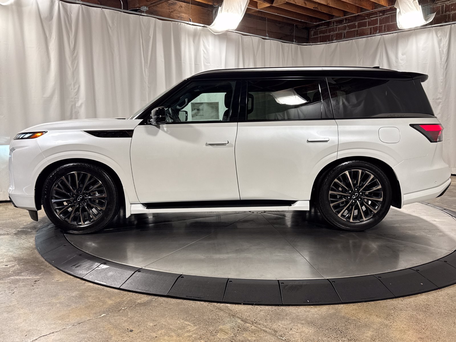 New 2026 INFINITI QX80 Autograph AWD/4WD image 8