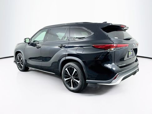 Used 2022 Toyota Highlander XSE FWD image 5