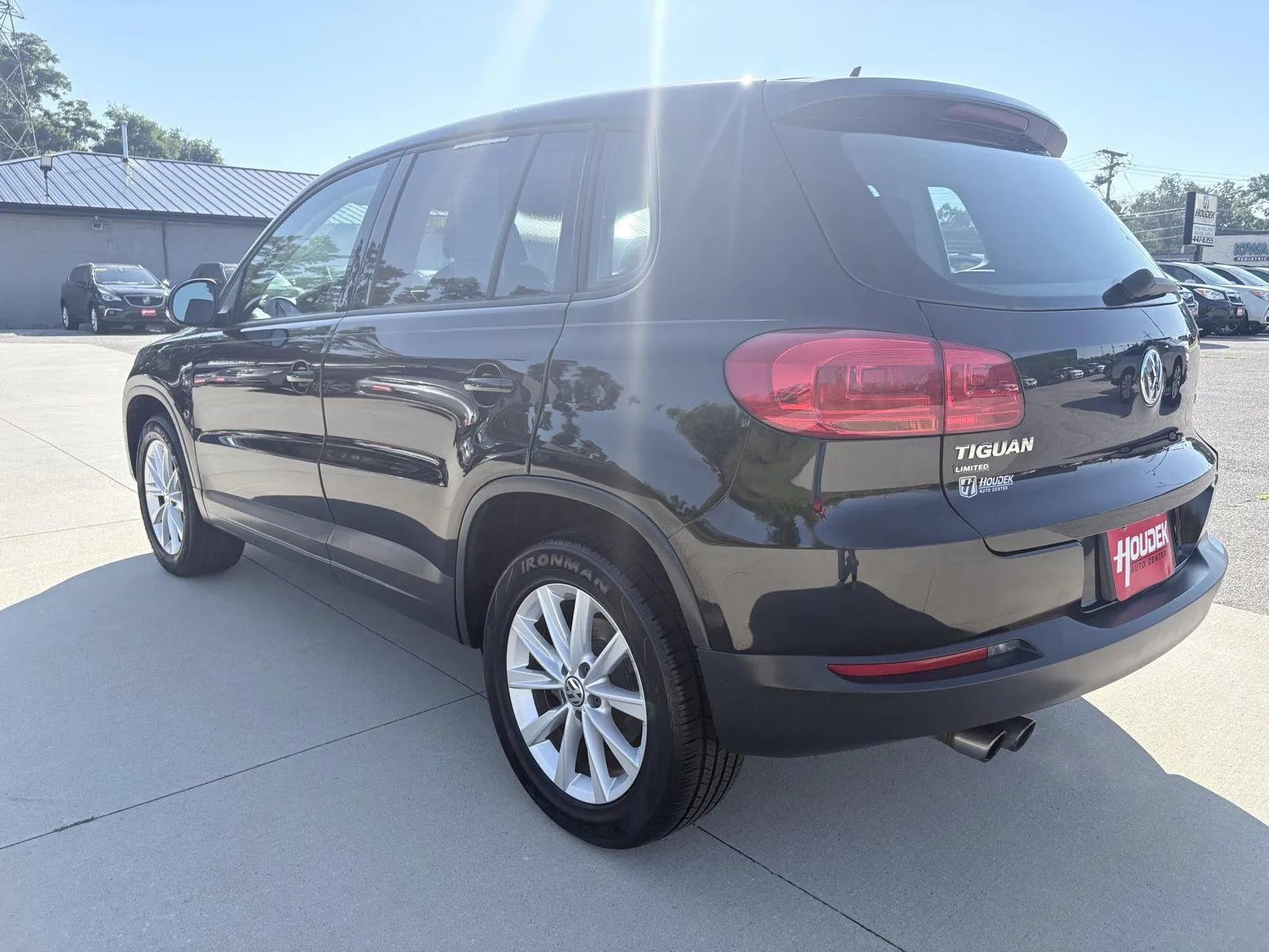 Used 2017 Volkswagen Tiguan S FWD image 6