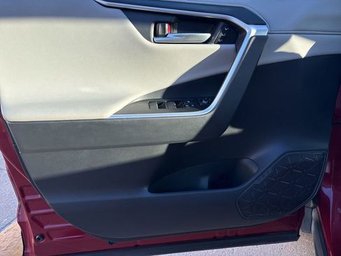 Used 2021 Toyota RAV4 Limited image 14