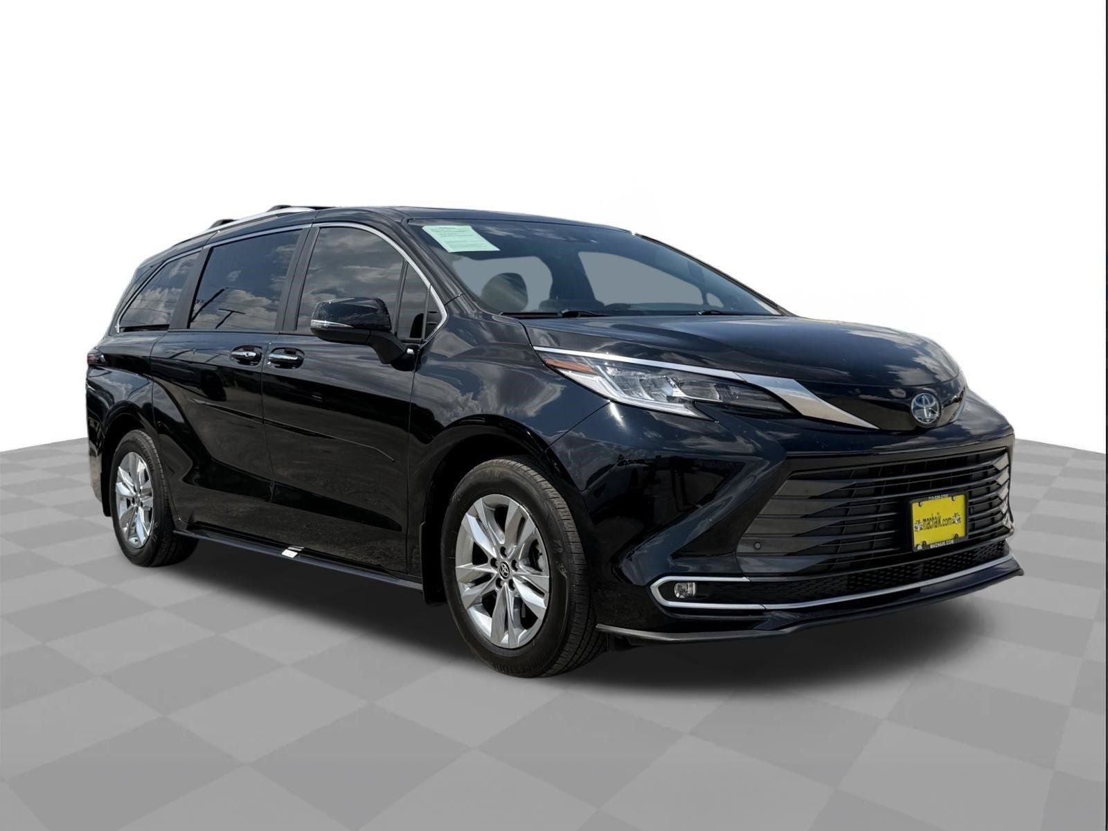 Used 2025 Toyota Sienna Limited AWD/4WD image 7