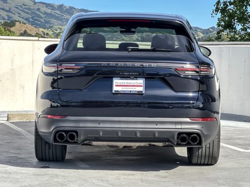 Certified 2023 Porsche Cayenne Platinum Edition image 7