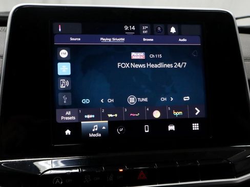 Used 2025 Jeep Compass Latitude image 3