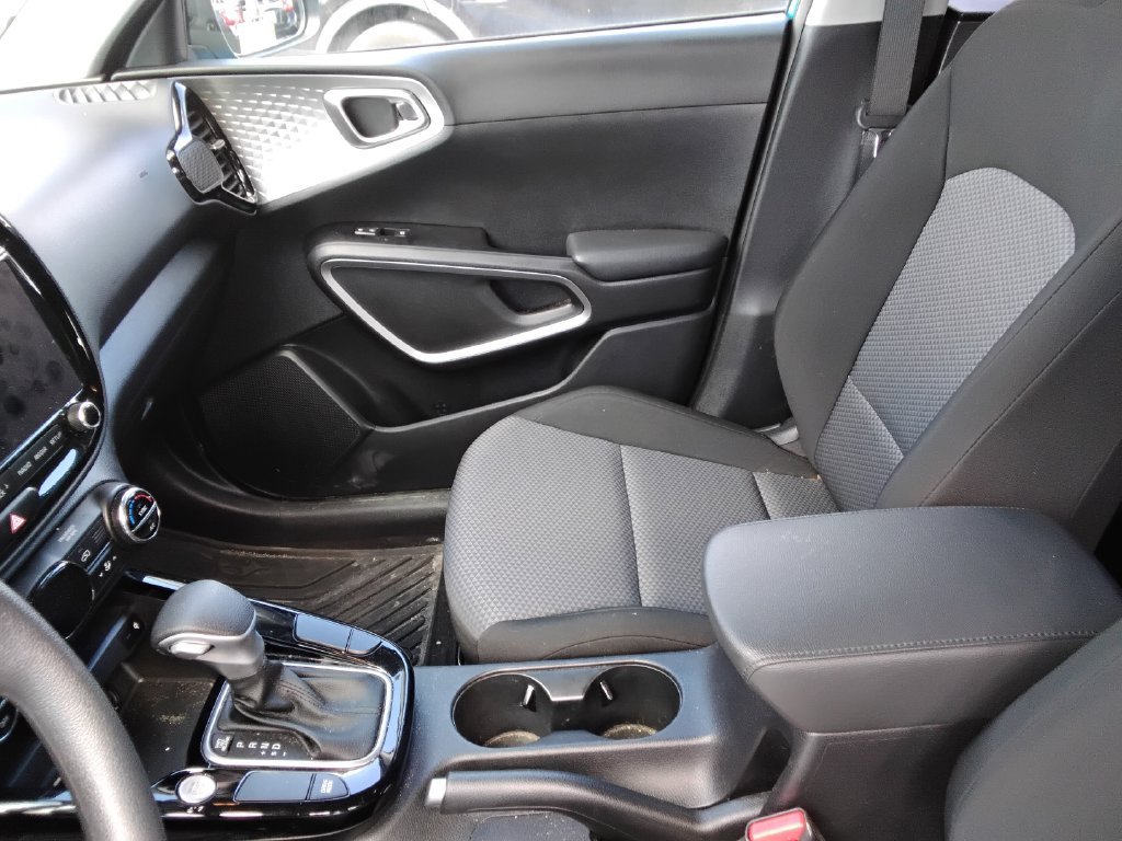 Used 2024 Kia Soul S FWD image 9