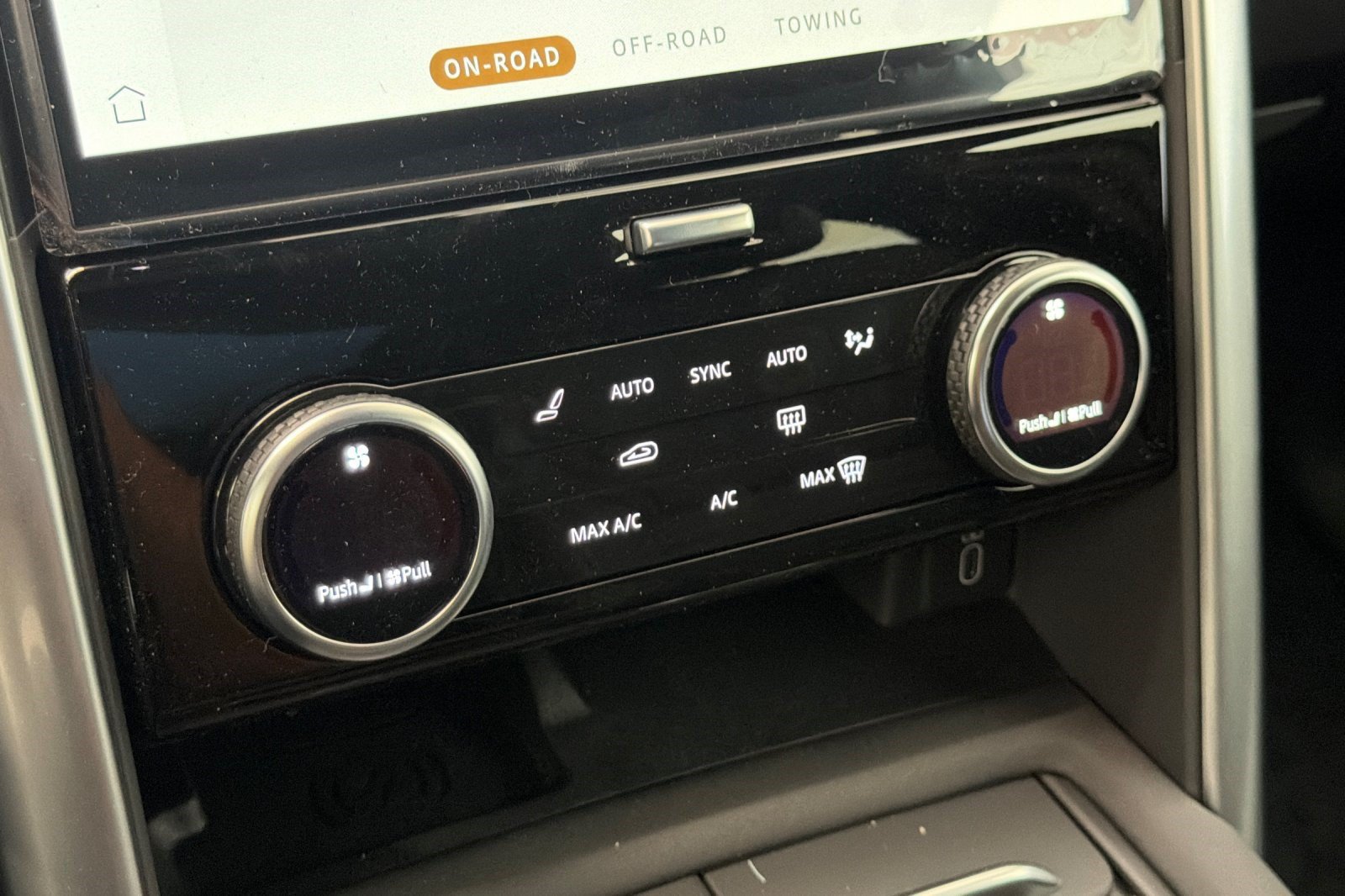 New 2026 Land Rover Discovery S AWD/4WD image 18