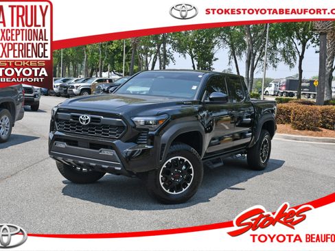 Certified 2025 Toyota Tacoma TRD Off-Road AWD/4WD image 1