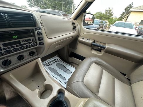 Used 2003 Ford Explorer image 17