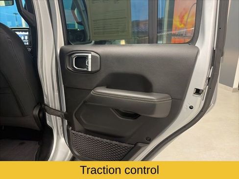 Used 2023 Jeep Gladiator Overland image 18