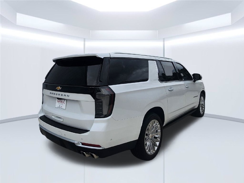 Used 2025 Chevrolet Suburban High Country AWD/4WD image 5