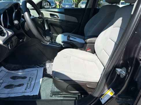 Used 2015 Chevrolet Cruze LT FWD image 11