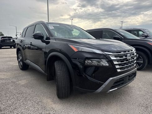 Used 2025 Nissan Rogue SL w/ Tech Package AWD/4WD image 3