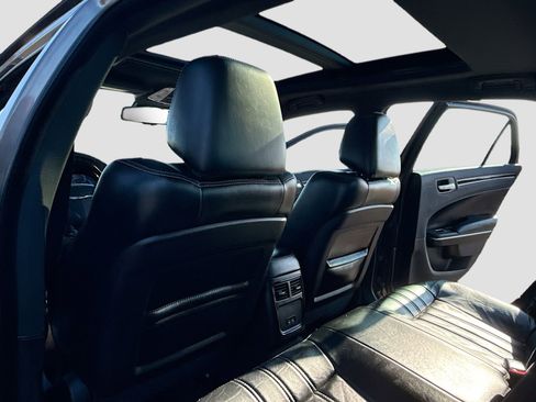 Used 2018 Chrysler 300 S w/ 300S Premium Group image 6