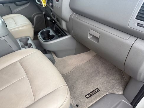 Used 2021 Nissan NV 3500 SL image 32