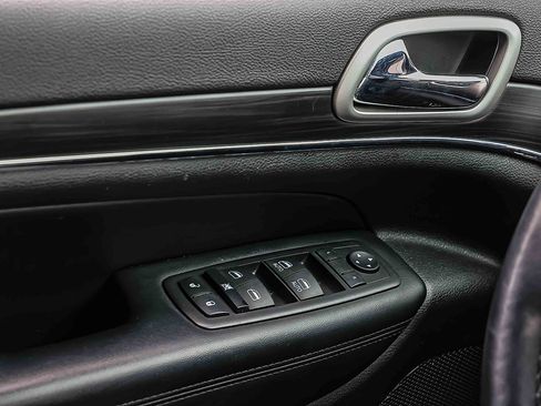 Used 2022 Jeep Grand Cherokee Limited image 14