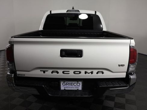 Used 2021 Toyota Tacoma TRD Off-Road AWD/4WD image 7