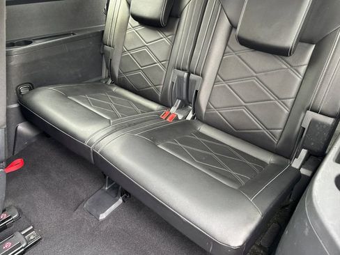 Used 2024 Volkswagen Atlas SE AWD/4WD image 15