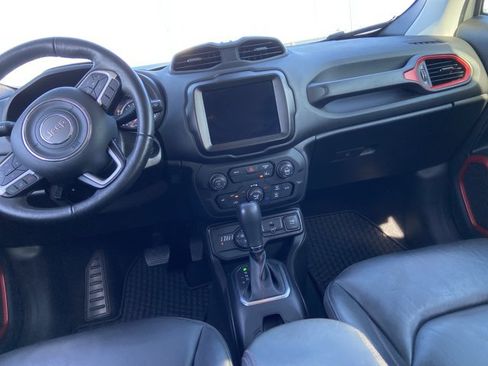 Used 2023 Jeep Renegade Trailhawk w/ Trailhawk Elite Group AWD/4WD image 15