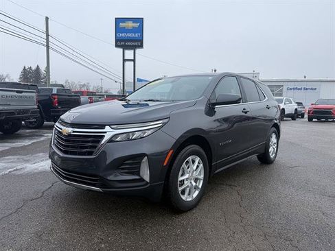 Used 2023 Chevrolet Equinox LT image 2