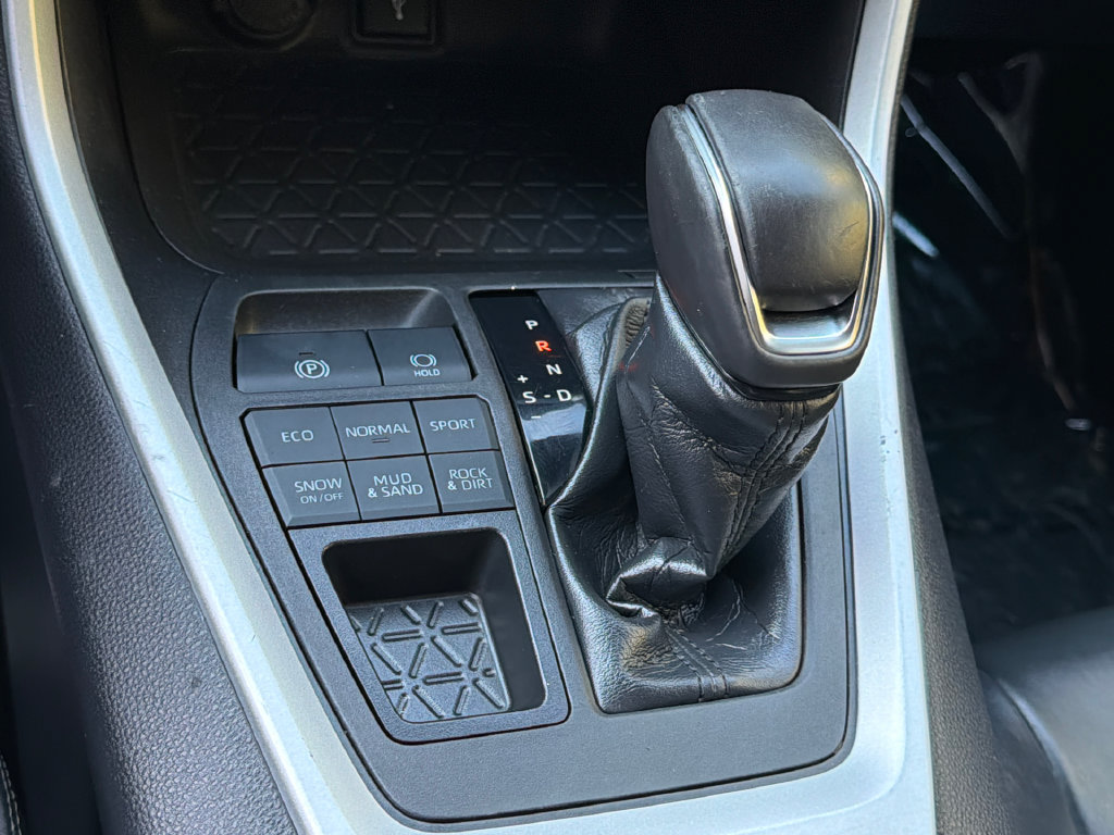 Used 2020 Toyota RAV4 XLE Premium AWD/4WD image 30