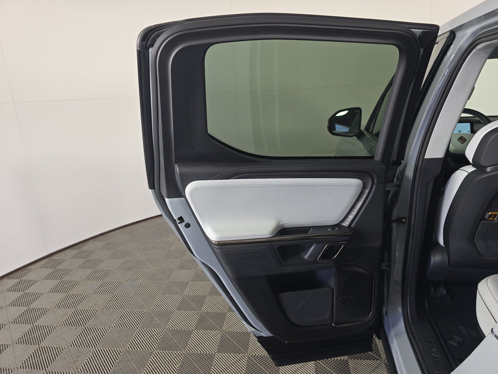 Used 2022 Rivian R1T Adventure AWD/4WD image 17