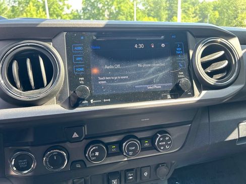 Used 2019 Toyota Tacoma TRD Off-Road AWD/4WD image 18