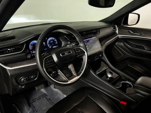 Used 2024 Jeep Grand Cherokee Limited RWD image 12