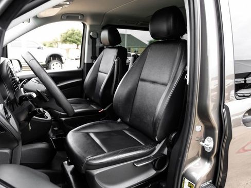 Used 2017 Mercedes-Benz Metris Passenger w/ Driver Efficiency Package image 29