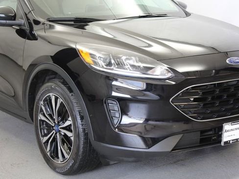 Used 2022 Ford Escape SE w/ SE Sport Appearance Package AWD/4WD image 2