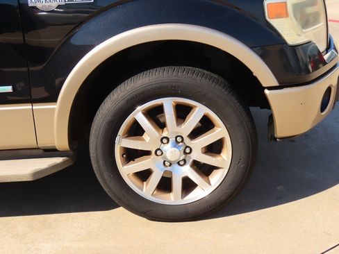 Used 2014 Ford F150 King Ranch w/ King Ranch Luxury Package image 9