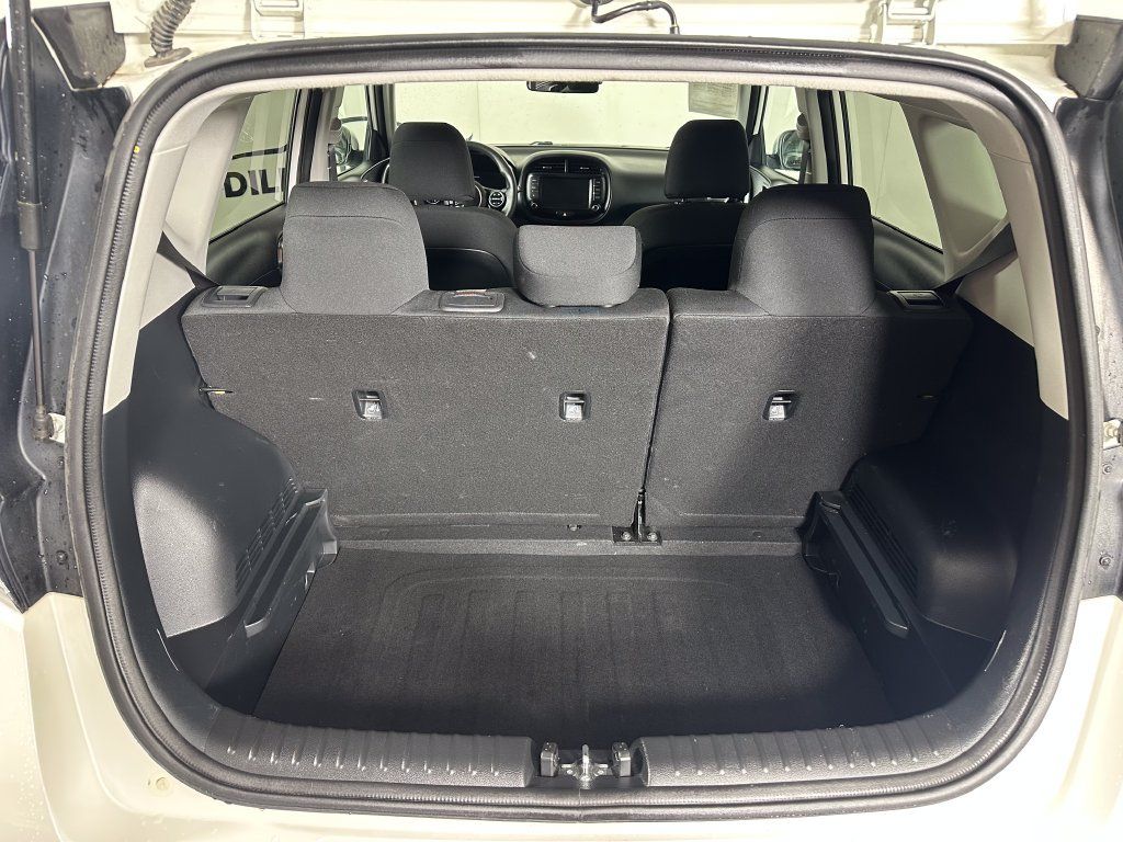 Used 2024 Kia Soul LX FWD image 6